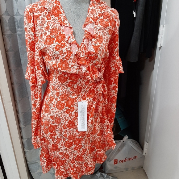 Topshop Dresses & Skirts - NWT Topshop dress..so cute!!Long or short sleeve